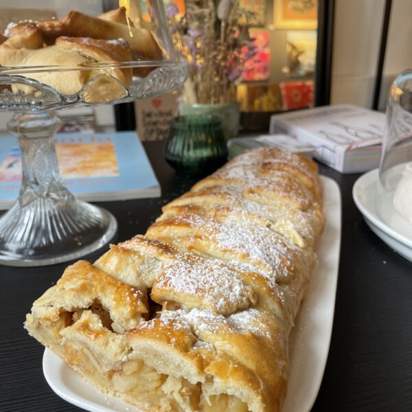 Apfelstrudel aus Mürbteig | Weinteig; BIO-Zutaten, alte Apfelsorten heimisch